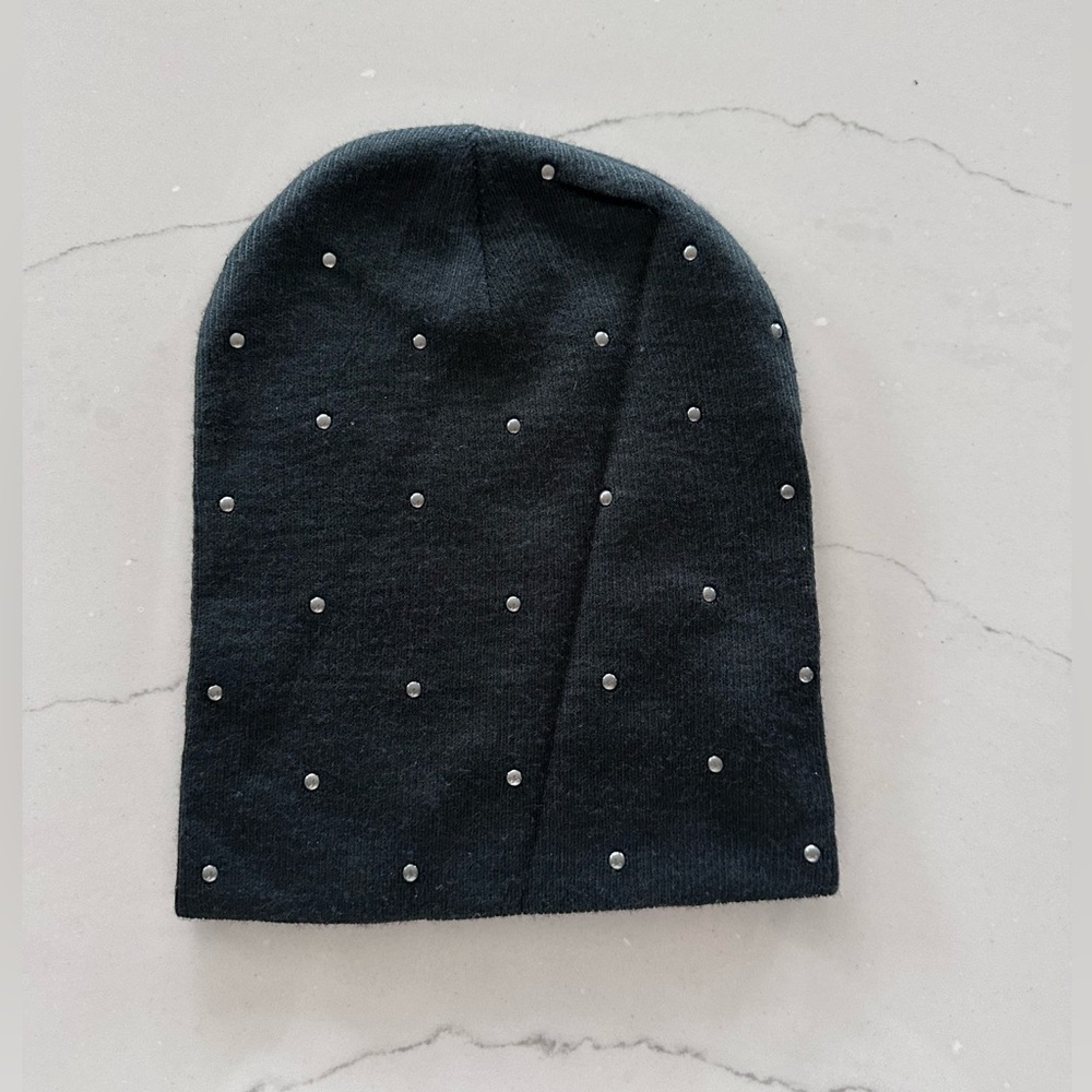 Boutique Royal & Reese Beanie Stocking Cap Toque Black Silver Metal Studs NWOTs - Picture 1 of 5